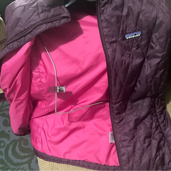 Patagonia lightweight jacket full zip.women’s size M color guinda. - Picture 7 of 12